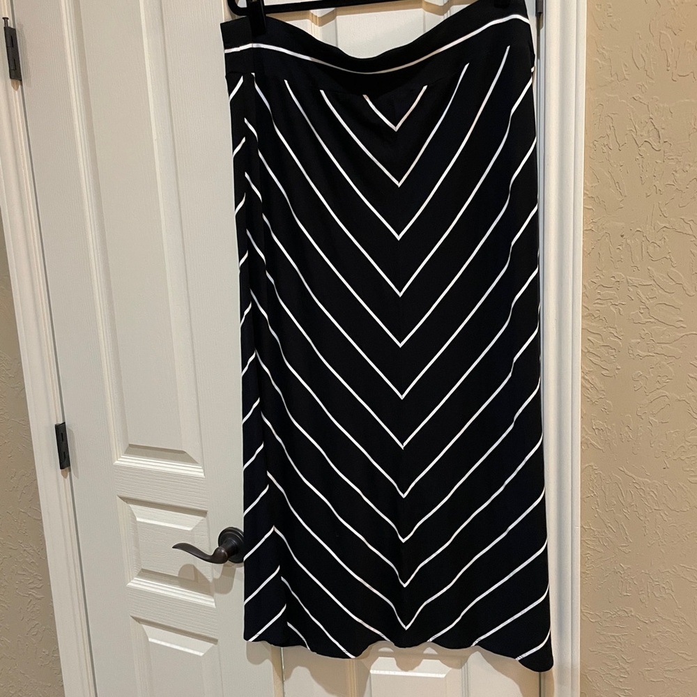 Ava & Viv long black and white skirt size 3X